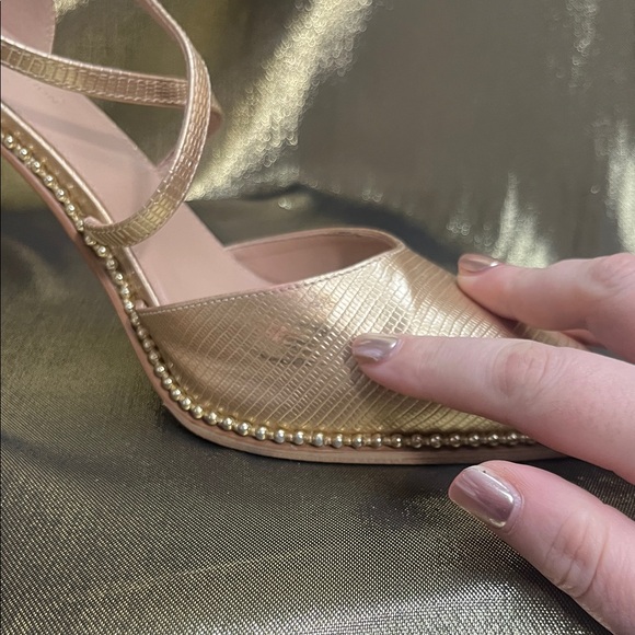 ✨💛 BCBGeneration Gold Metallic Cross-Strap Pointed-Toe Heels 💛✨ - Picture 6 of 11